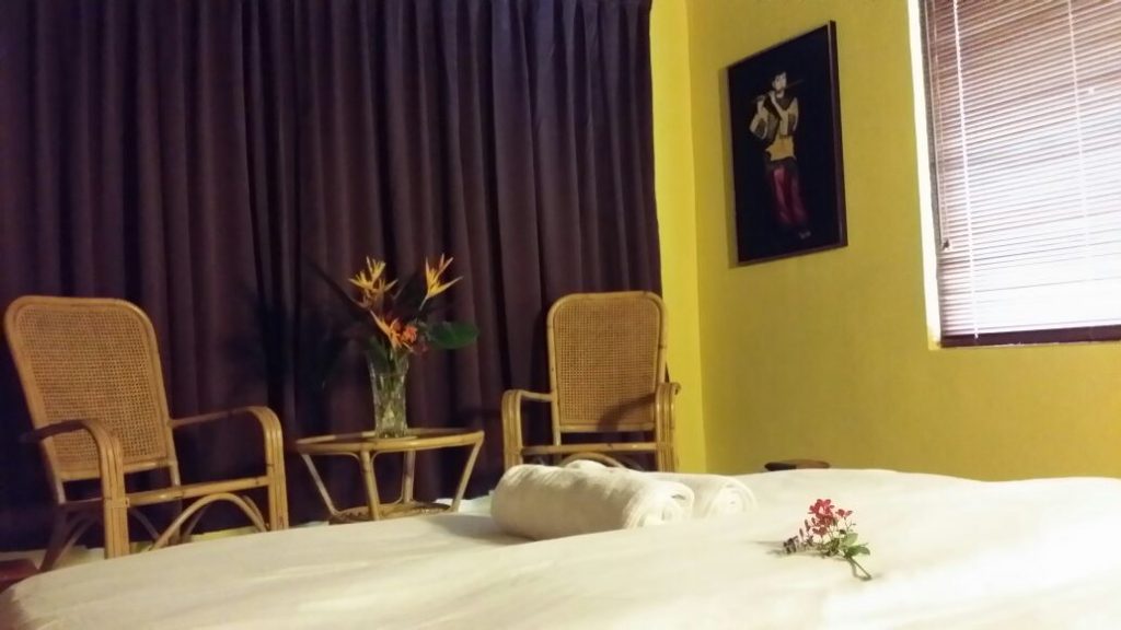yellowroom8